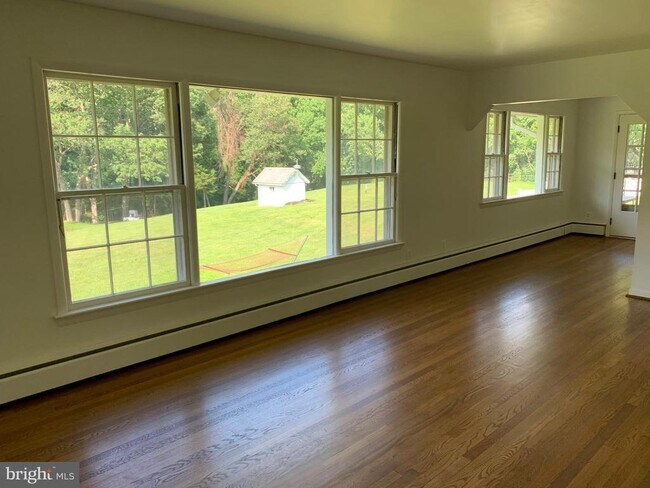 Foto del edificio - 9704 Overlea Dr