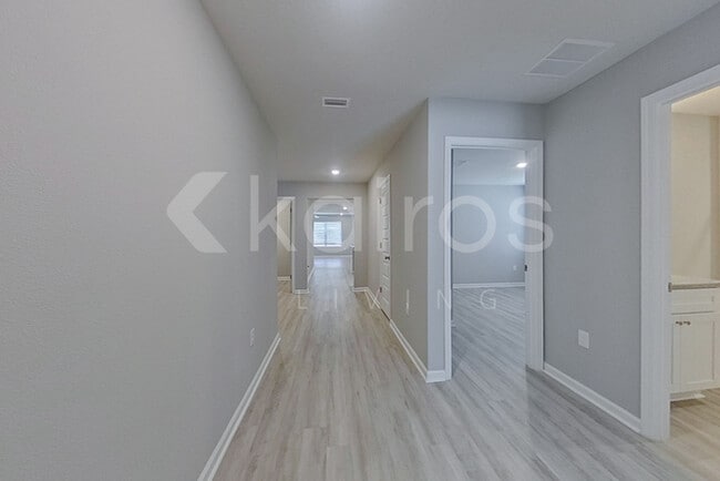 Building Photo - 160 Swallowtail Ln