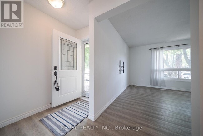Building Photo - 90 White Owl Crescent