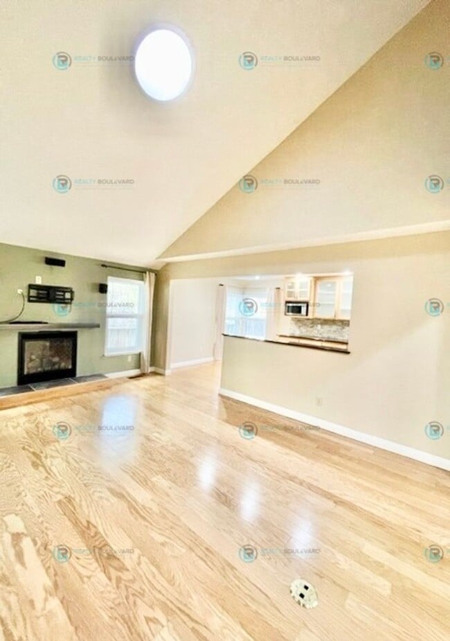 Building Photo - Beautiful- 4 Bedroom, 3 Bath, 3 Car Garage, NW Reno!