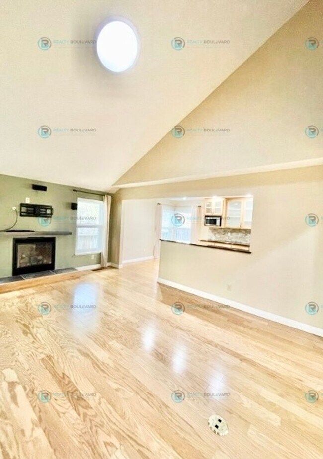 Foto del edificio - Beautiful- 4 Bedroom, 3 Bath, 3 Car Garage, NW Reno!