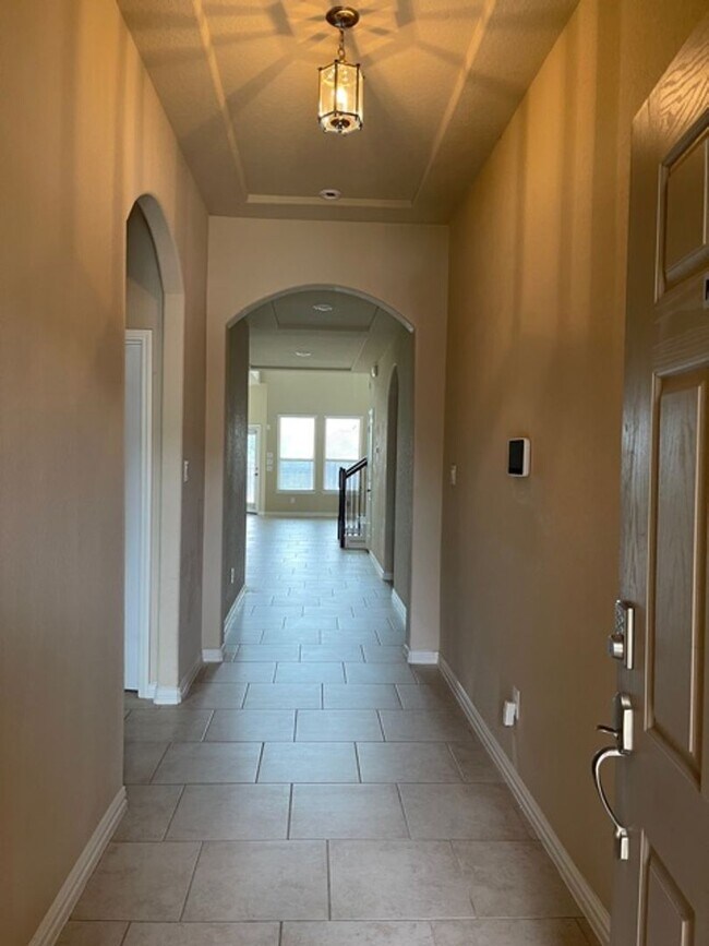 Foto del edificio - Move-In Ready! Stunning 1.5-Story Home wit...