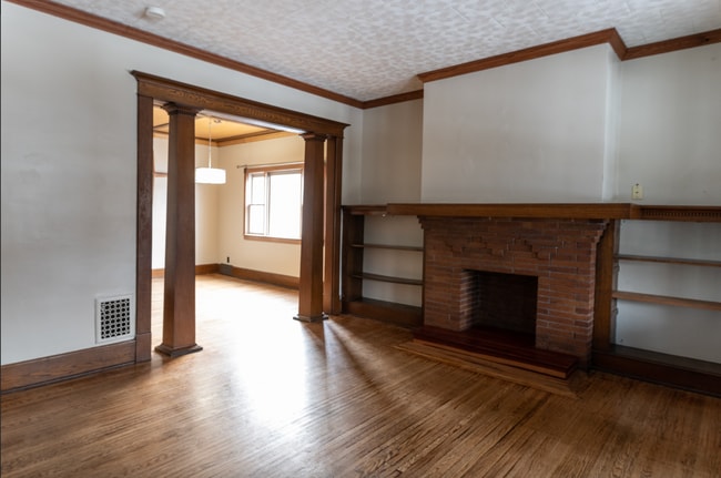 Building Photo - 157 Saranac Ave