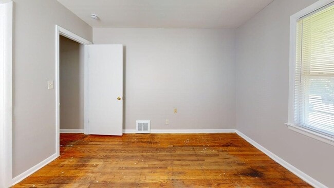 Building Photo - 3 Bedroom Single Family Home