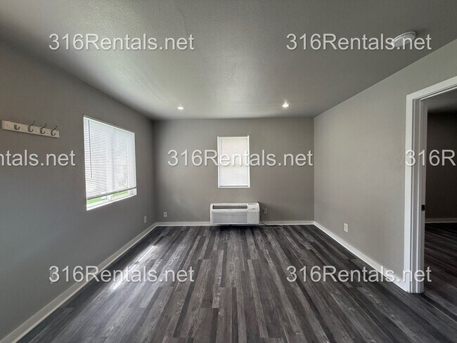Foto del edificio - $595 - Available NOW! Beautiful 1 bedroom/ 1 bathroom Duplex