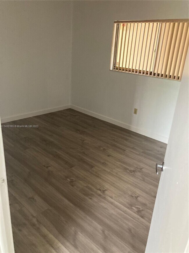 Foto del edificio - 8035 SW 107th Ave