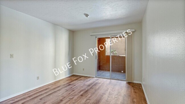 Building Photo - 1810 E Blacklidge Dr