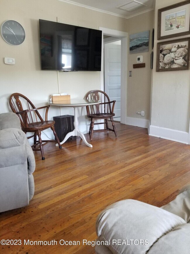 Building Photo - 410 Garfield Ave