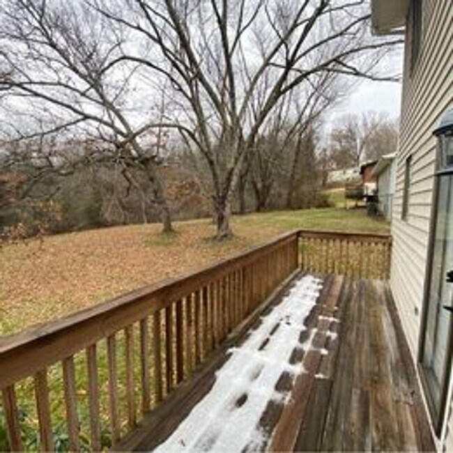 Foto del edificio - 131 Lake Dr