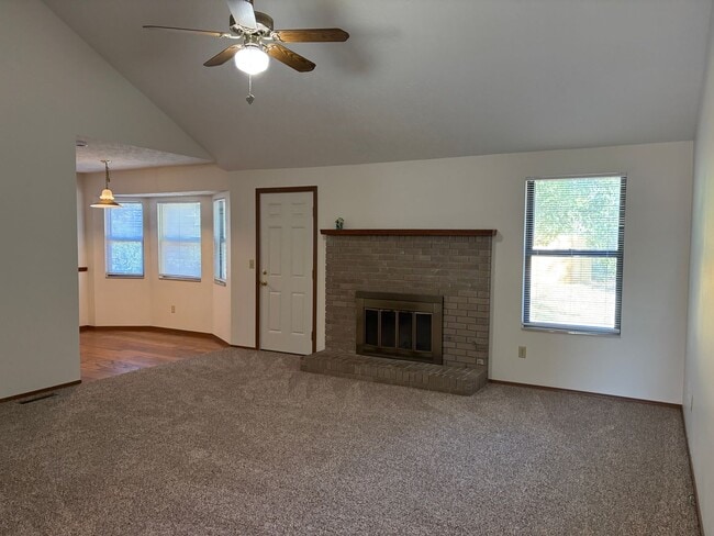 Building Photo - 2790 W Primrose Ln