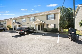 Building Photo - 2410 Willowbrook Dr