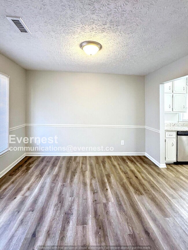 Foto del edificio - 95 Rosebud Ln