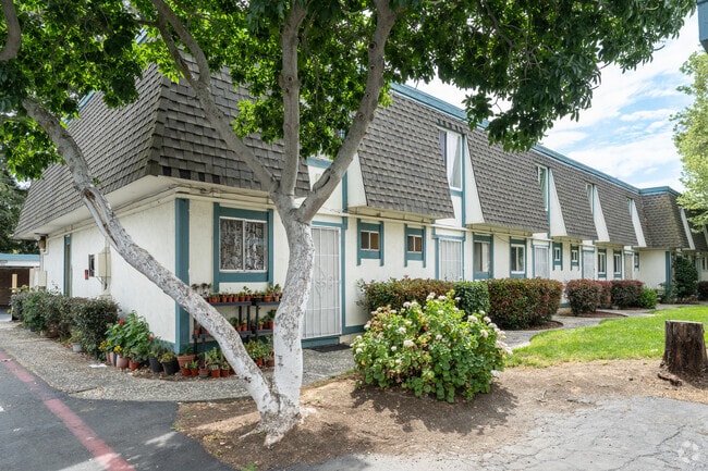 exterior - 3905 Clayton Rd