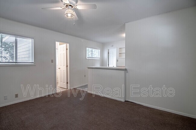 Building Photo - 137 Lee Ln