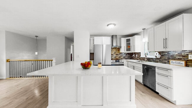 Foto del edificio - 77 White Pine Rd