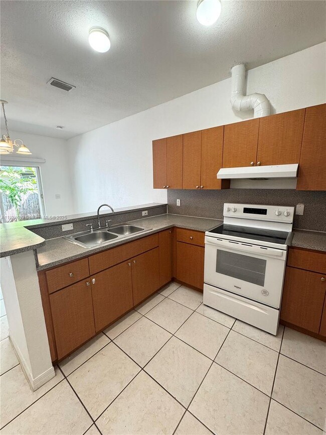 Foto del edificio - 13705 NE 20th Pl