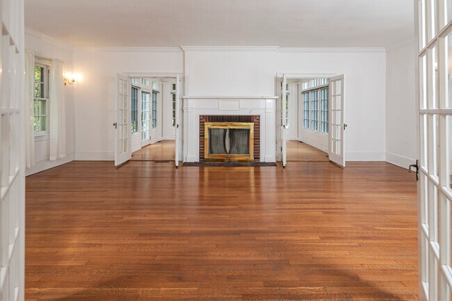 Foto del edificio - 254 Jefferson Rd