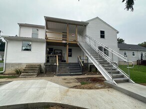 Building Photo - 220 Rosedale Ave