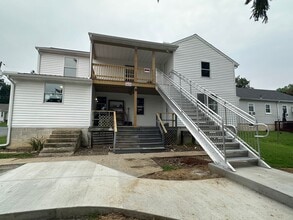 Building Photo - 220 Rosedale Ave