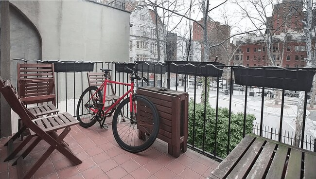 Building Photo - 119 W 88th St