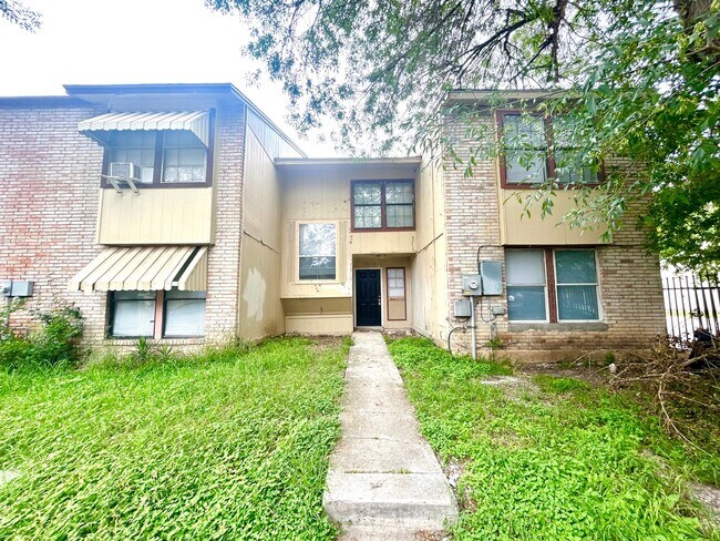 Foto del edificio - AVAILABLE NOW! 2-Story 3 Bedroom / 2 Bath ...