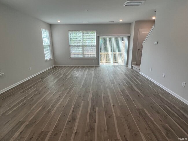 Building Photo - 1237 Commack Dr