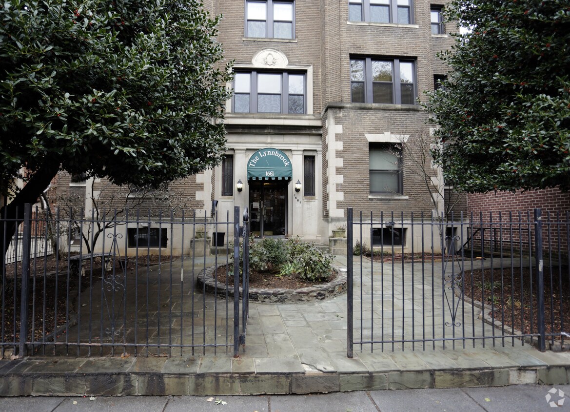 Building Photo - The Lynnbrook
