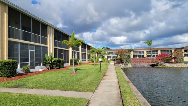 Foto del edificio - Best 55+ Complex in Merritt Island 3/2 open floor plan.