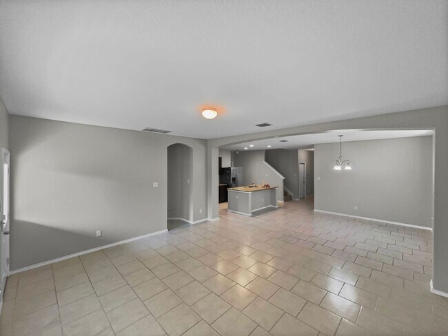 Building Photo - "Charming and Spacious Family Home"