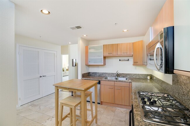 Building Photo - 4057 1st Ave