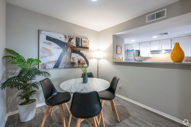 1HAB, 1BA - 734 ft² - Comedor - Northpointe Village