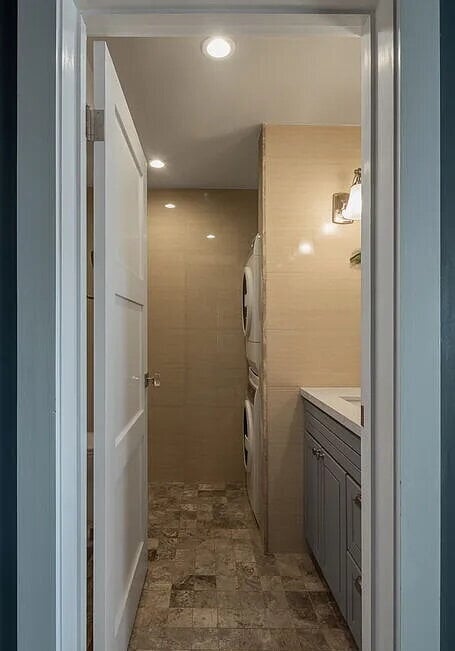 Building Photo - "Charming 1-Bedroom Retreat in Santa Ana – Perfect for Urban Living!"