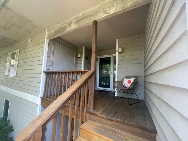 Building Photo - 2nd floor condo in Plantations West