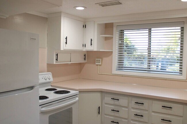 Building Photo - 3926 S 2700 E