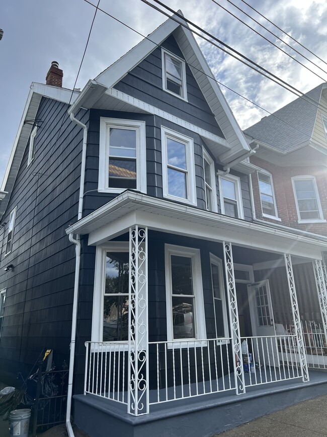 Building Photo - 916 Spring Garden St
