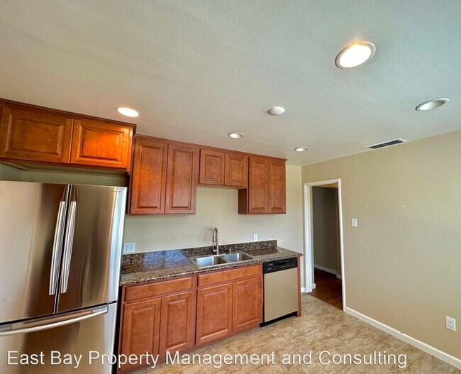 Building Photo - 2 br, 1 bath House - 1037 Elm Street