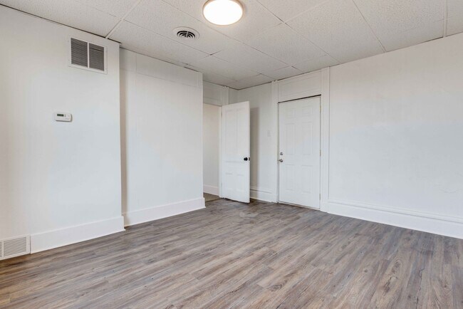 Foto del edificio - *AVAILABLE NOW!! ASK ABOUT OUR LEASING SPECIALS!!* BEAUTIFUL Fully Renovated Apartments