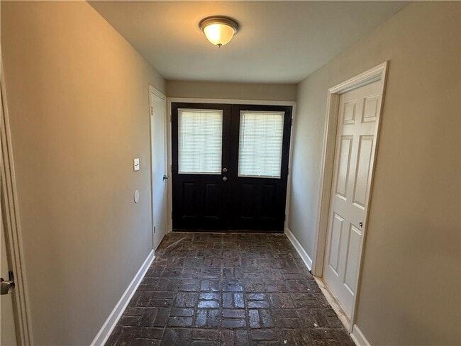 Building Photo - 505 Newport Dr W