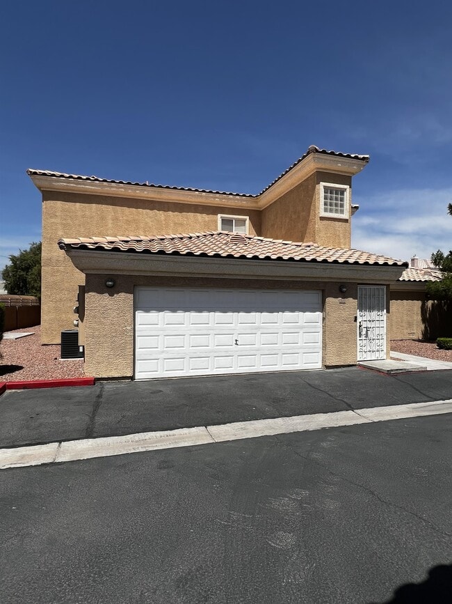 Building Photo - 6905 Cobre Azul Ave