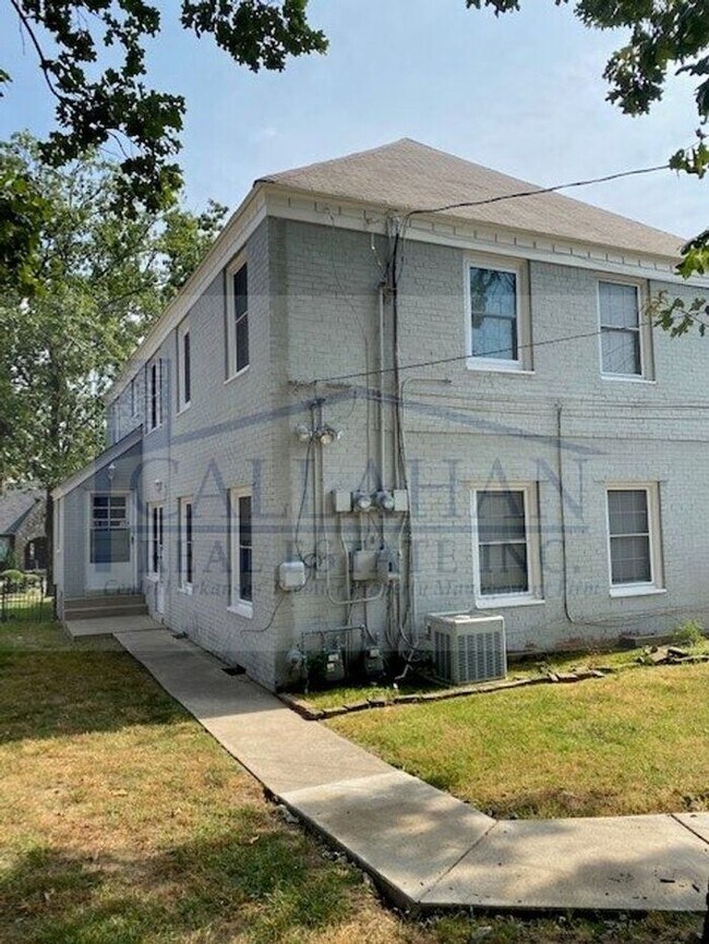 Building Photo - Furnished Long term apartment in Park Hill!!