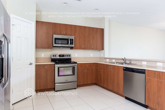 Building Photo - 156 Greenwich Cir