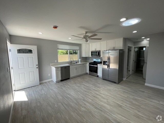 Building Photo - 2615 Elizondo Ave