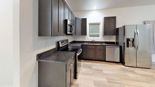 Foto del edificio - 417 E 18th Ave