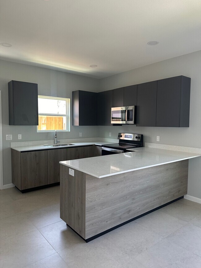 Foto del edificio - 912 N Abbey Ave