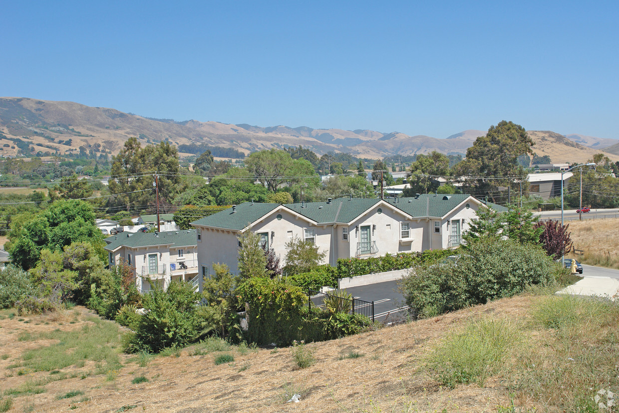 Primary Photo - 3362 Rockview Pl