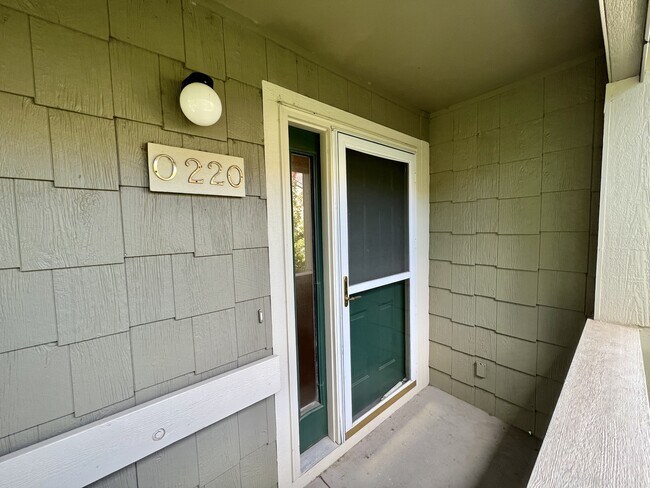 Foto del edificio - 5225 White Willow Dr