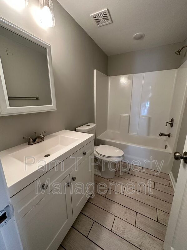 Foto del edificio - 1024 W 39th St