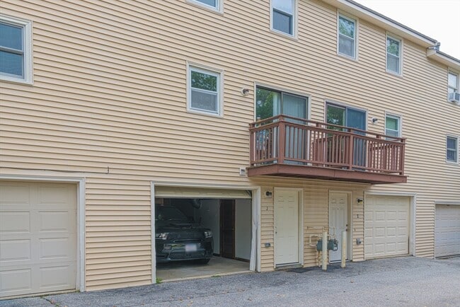 Building Photo - 126 Willard St