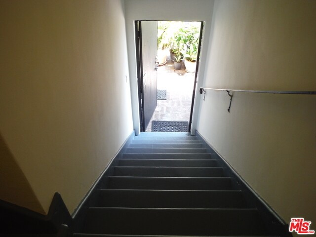 Building Photo - 864 S Gramercy Pl