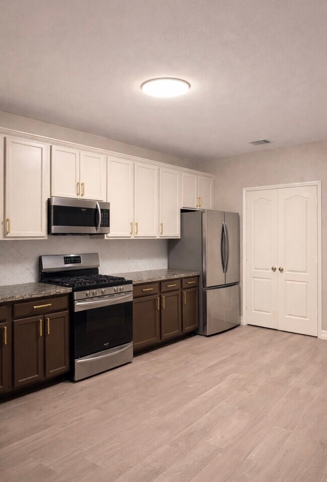 Foto del edificio - 16019 Summerville Lake Dr